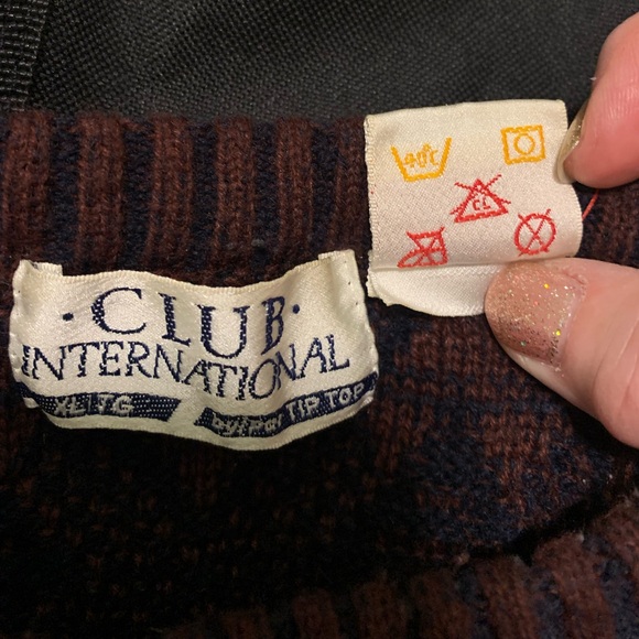 Brown and Black Crewneck Sweater with Geometric Pattern - Picture 4 of 4